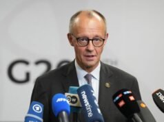 Kanselir Jerman mengirimkan pesan tujuh kata yang kuat kepada Trump ketika UE dan AS berisiko terpecah