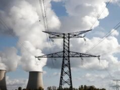 Pusat berlomba untuk menyelamatkan gangguan listrik yang gagal